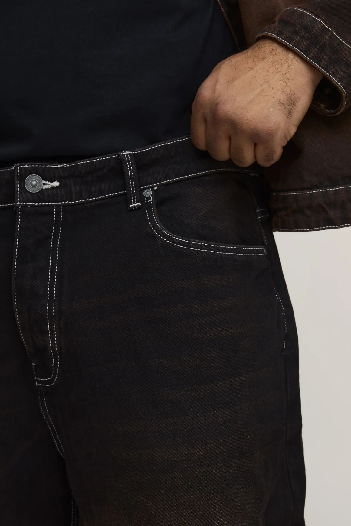 Jean Grande Taille Délavage Chocolat Surpiqûres Contrastées Coupe Décontractée