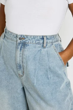 Jean Grande Taille Jambe Large Avec Détail De Plis Et Poches Arrière