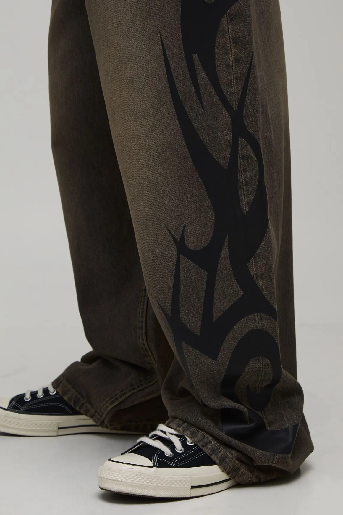 Jean Imprimé Gothique Coupe Baggy Délavé