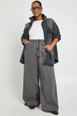 Jean à jambe large avec nouage élastique à l'arrière