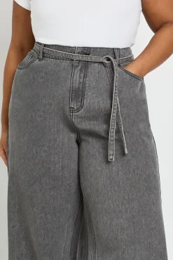 Jean à jambe large avec nouage élastique à l'arrière