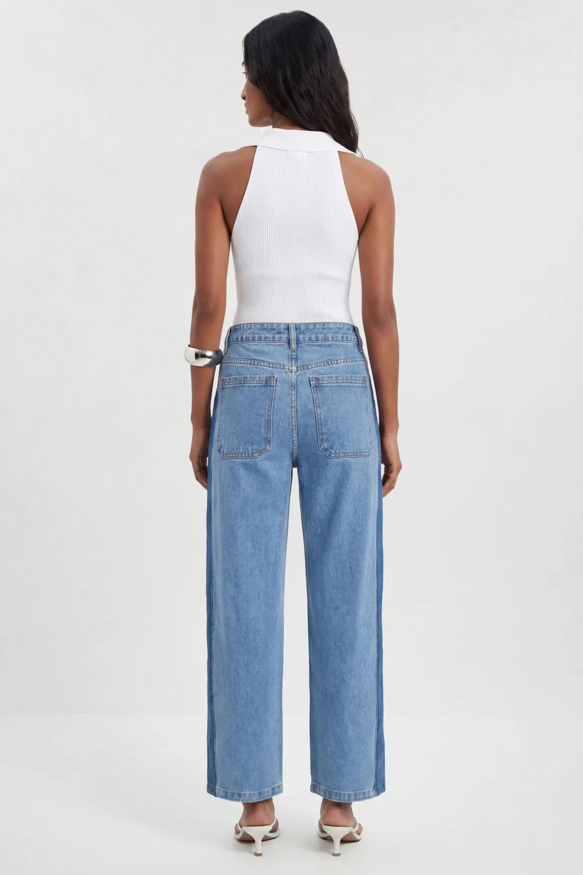 Jean À Jambes Tonneau Avec Empiècements En Denim
