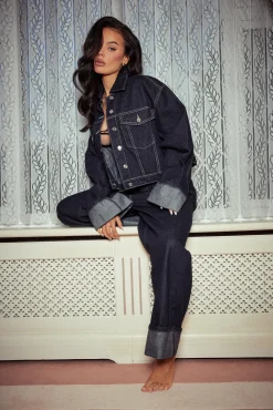 Jean Petite à revers retroussés et jambes larges