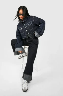 Jean Petite à revers retroussés et jambes larges