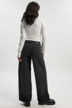 Jean Petite à revers, taille haute, coupe droite