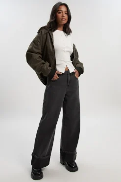 Jean Petite à revers, taille haute, coupe droite