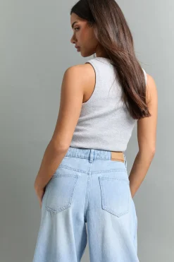 boohoo Jean Petite à taille mi-haute, couture torsadée et jambe tonneau<Femme Denim|Jeans