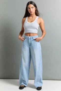 boohoo Jean Petite à taille mi-haute, couture torsadée et jambe tonneau<Femme Denim|Jeans
