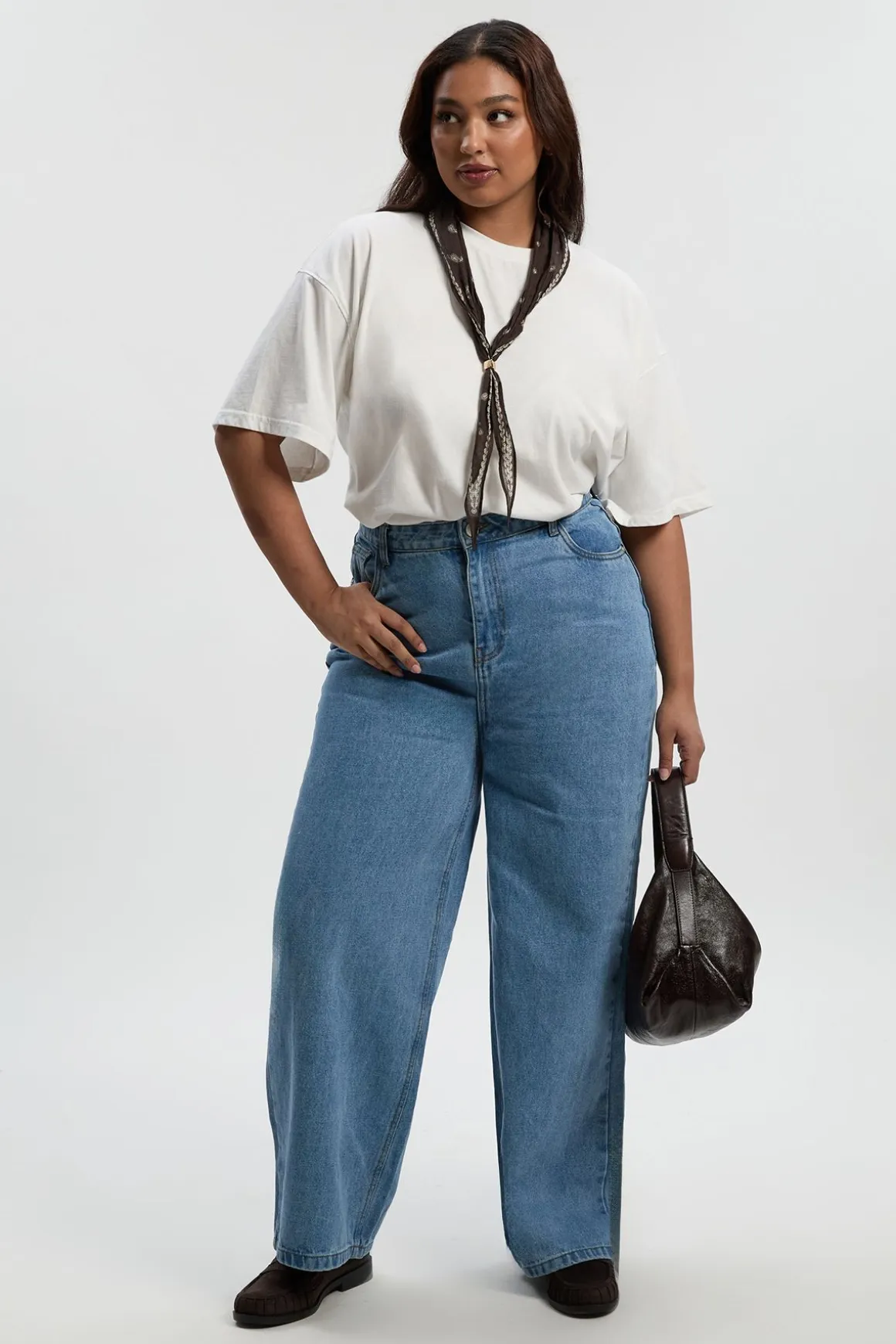 Jean Plus Taille Haute Sculptant le Fessier et Jambe Large