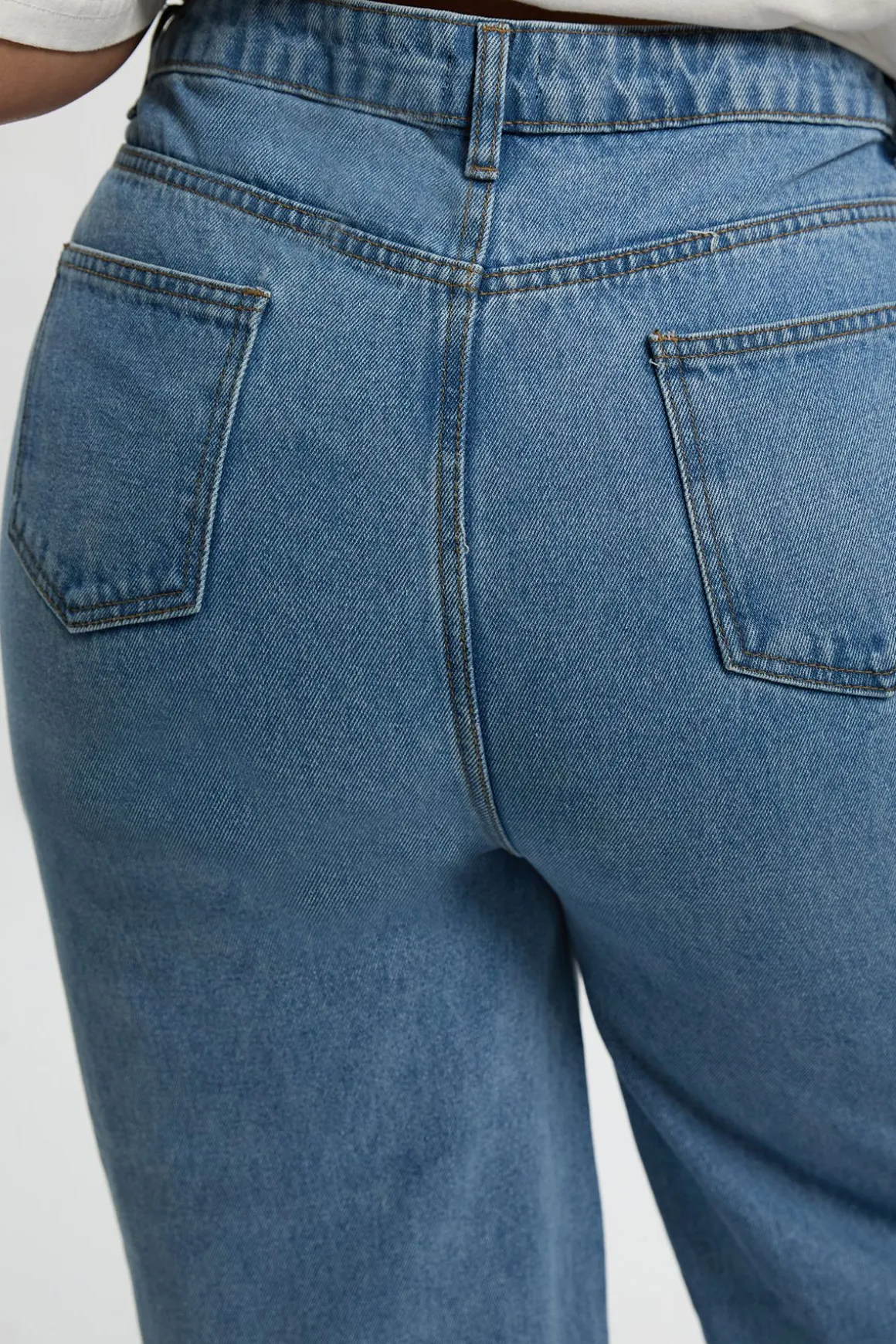 Jean Plus Taille Haute Sculptant le Fessier et Jambe Large