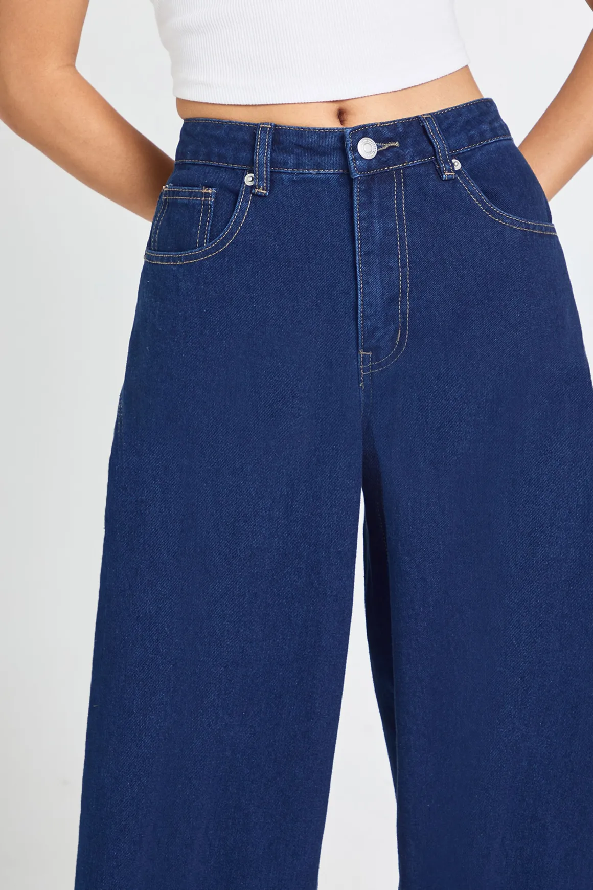 Jean pour petite taille à taille mi-haute, couture torsadée et jambe tonneau