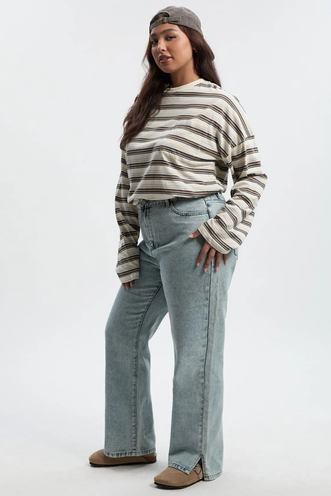 Jeans Basics Plus à Ourlet Fendu et Jambe Droite