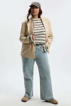 Jeans Basics Plus à Ourlet Fendu et Jambe Droite
