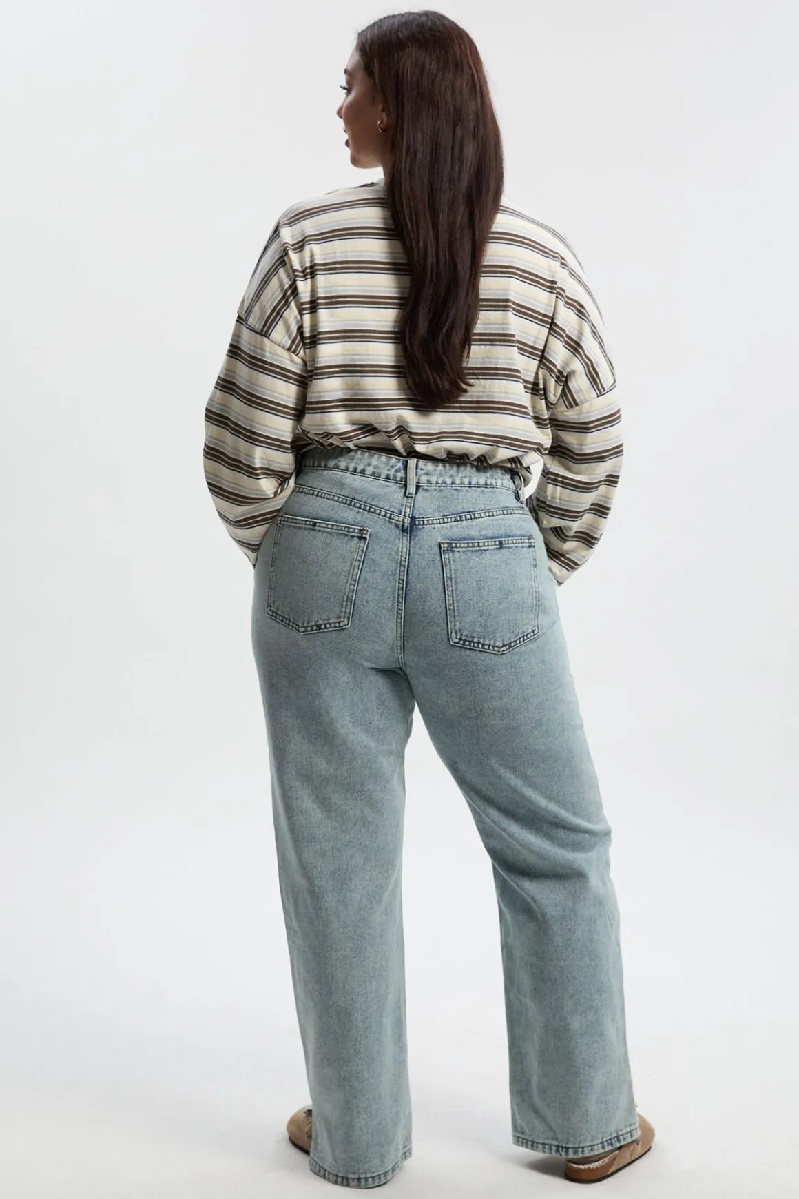 Jeans Basics Plus à Ourlet Fendu et Jambe Droite