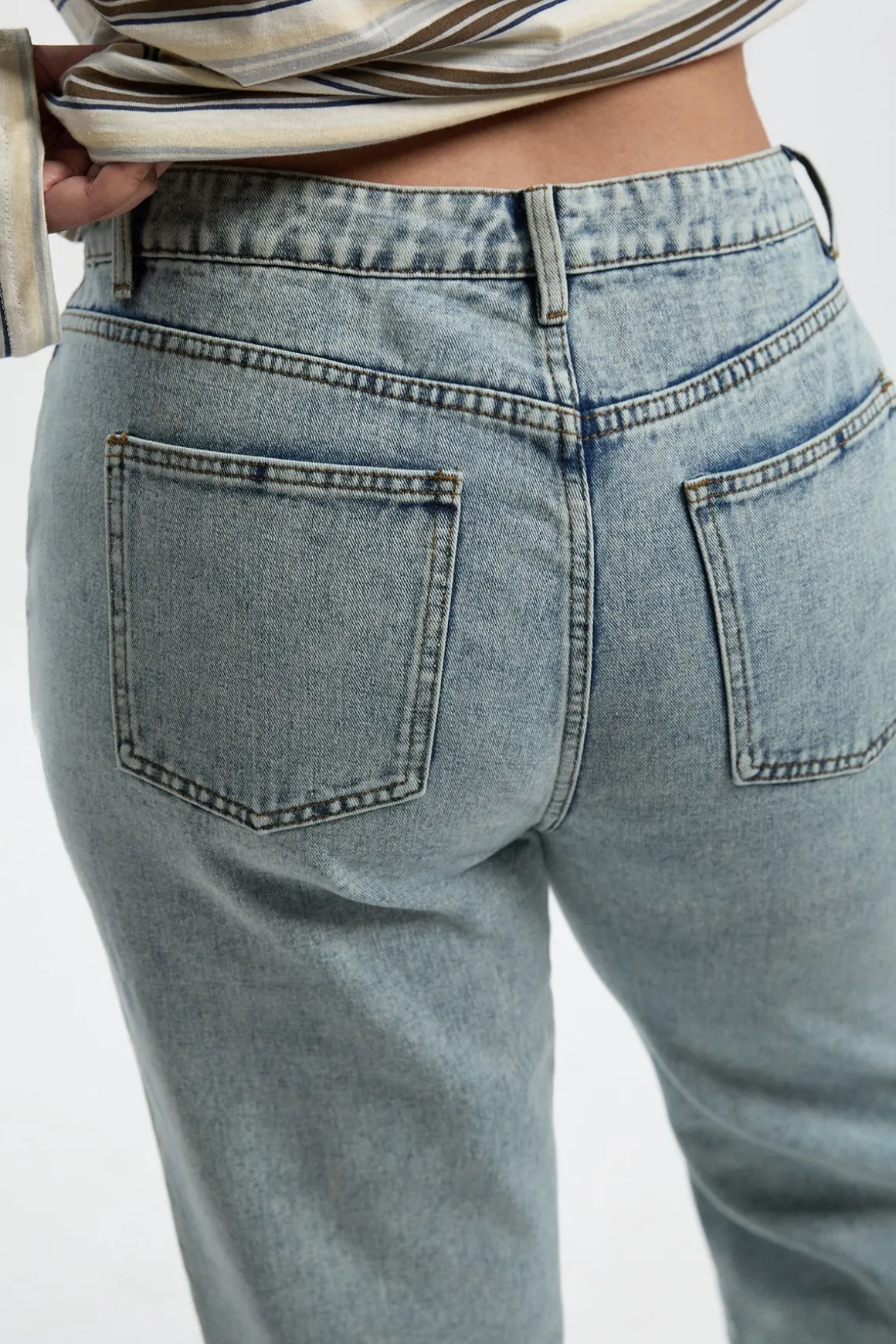 Jeans Basics Plus à Ourlet Fendu et Jambe Droite