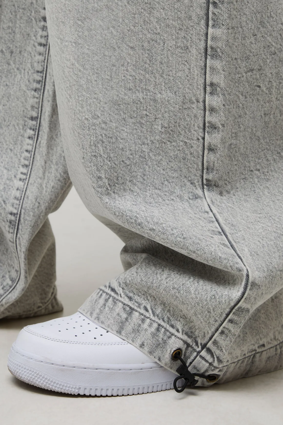 Jeans basique à coupe parachute
