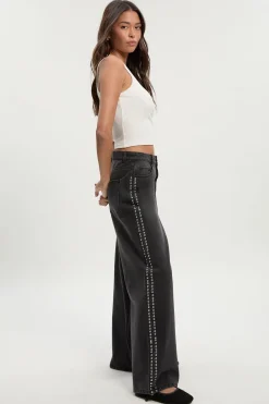 Jeans cloutés à taille mi et jambes larges