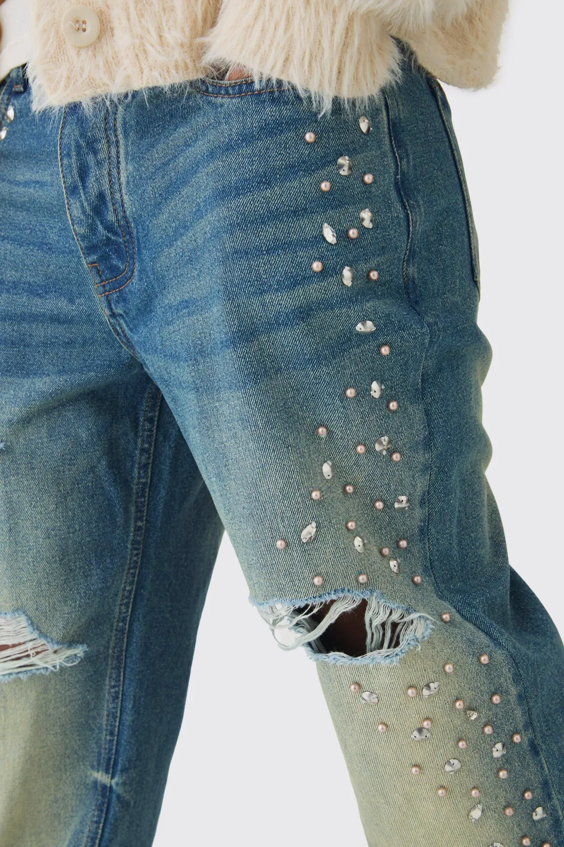 Jeans décontractés, rigides, évasés, ornés et déchirés
