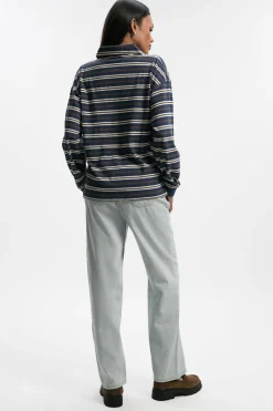 Jeans de grossesse style boyfriend avec taille haute sur le ventre