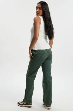Jeans droits pour femmes enceintes avec taille placée sur le ventre