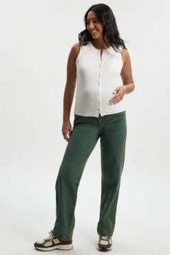 Jeans droits pour femmes enceintes avec taille placée sur le ventre