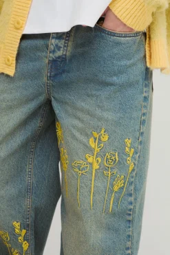 Jeans en denim lavé à broderies décontractées et rigides