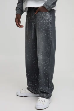 Jeans gris délavé à coupe décontractée, ceinturés aux strass.