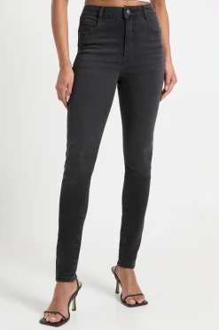 Jean skinny taille haute qui sublime les fesses