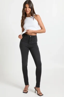 Jean skinny taille haute qui sublime les fesses