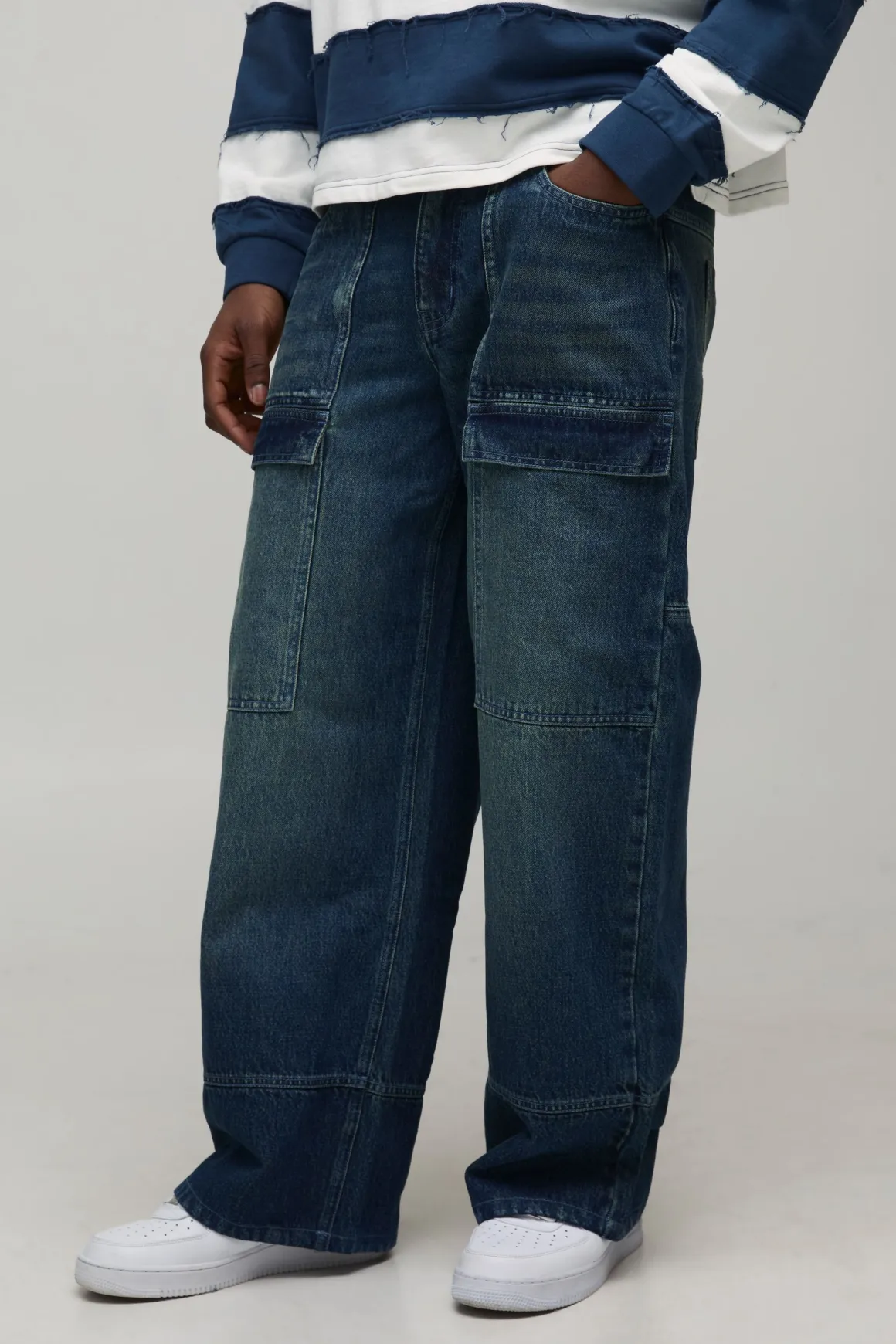 Jeans moto gaufrés à panneaux avec jambes larges
