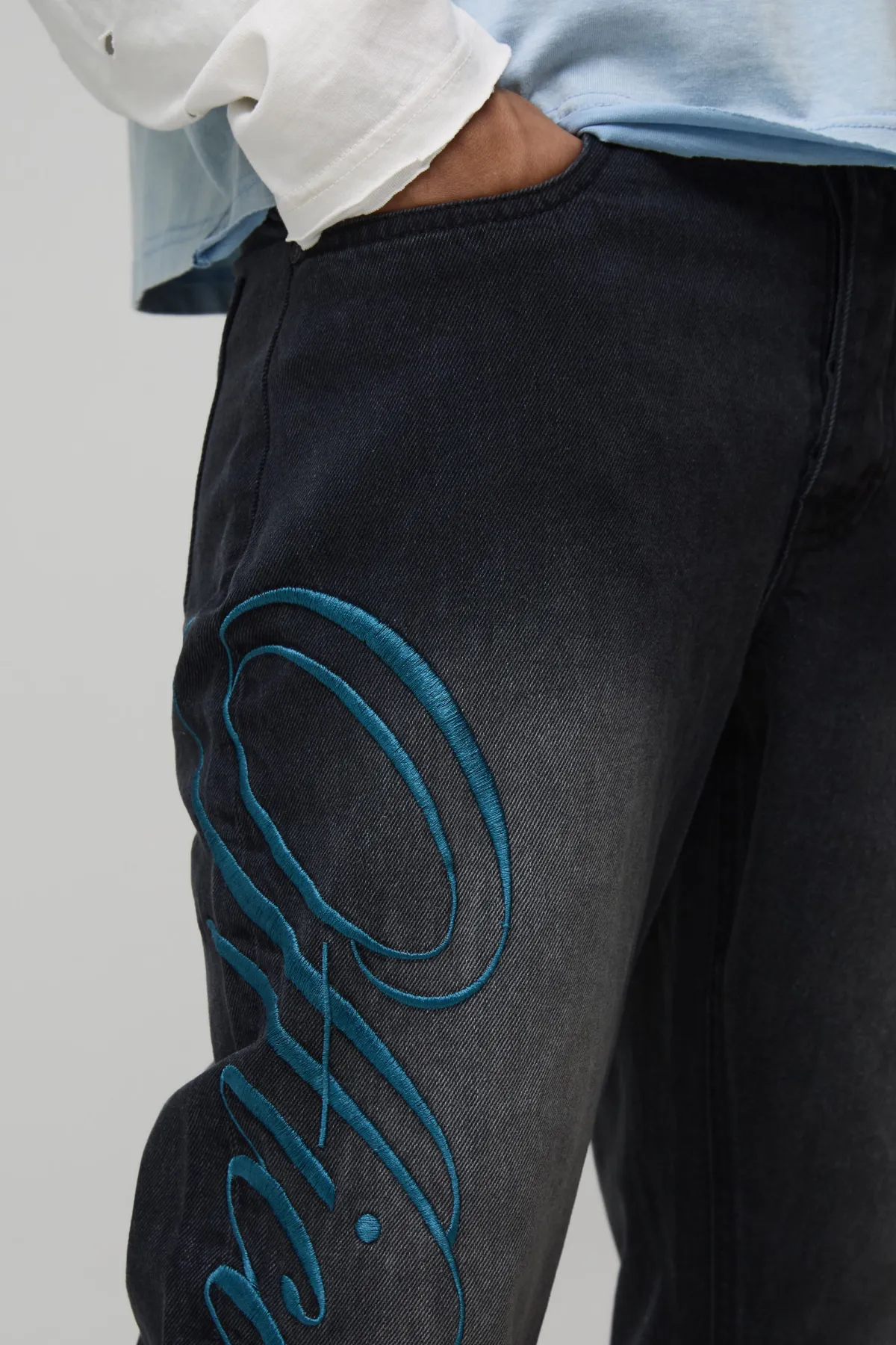 boohooMAN Jeans officiels brodés Straight Flare<Homme Denim|Denim