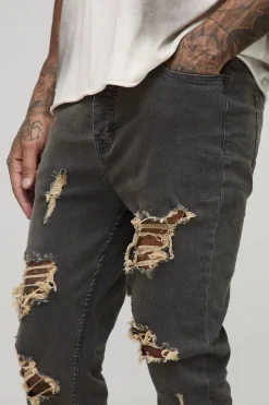 Jeans skinny pour grande taille, à ourlets empilés, usés et agrémentés d’un empiècement brodé