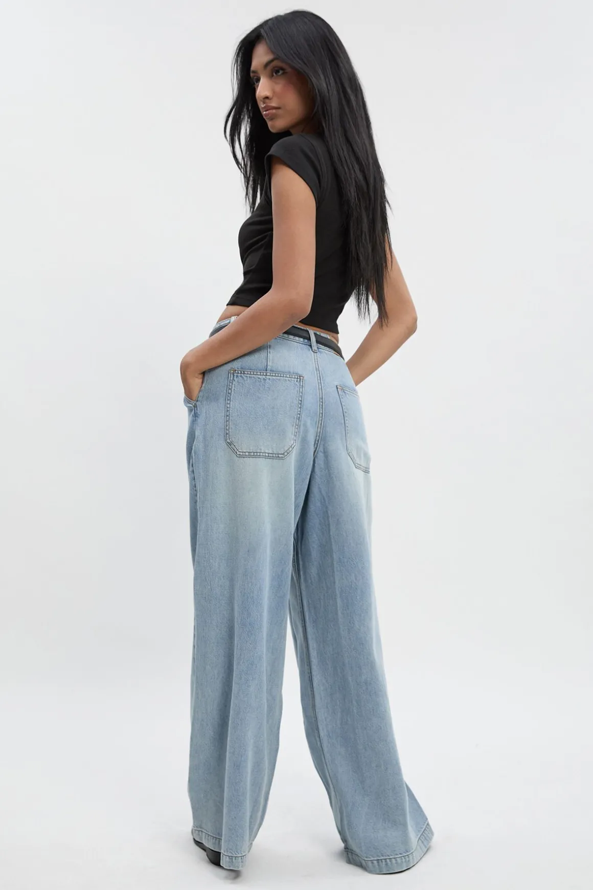 Jeans à taille haute, ultra-doux, ceinturés, plissés et à jambes larges