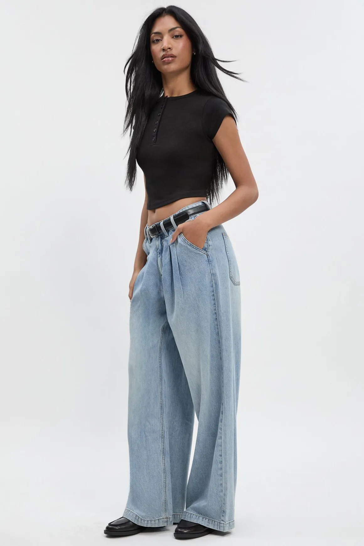 Jeans à taille haute, ultra-doux, ceinturés, plissés et à jambes larges