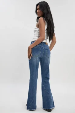 Jean super flare à taille mi-haute avec détails de couture