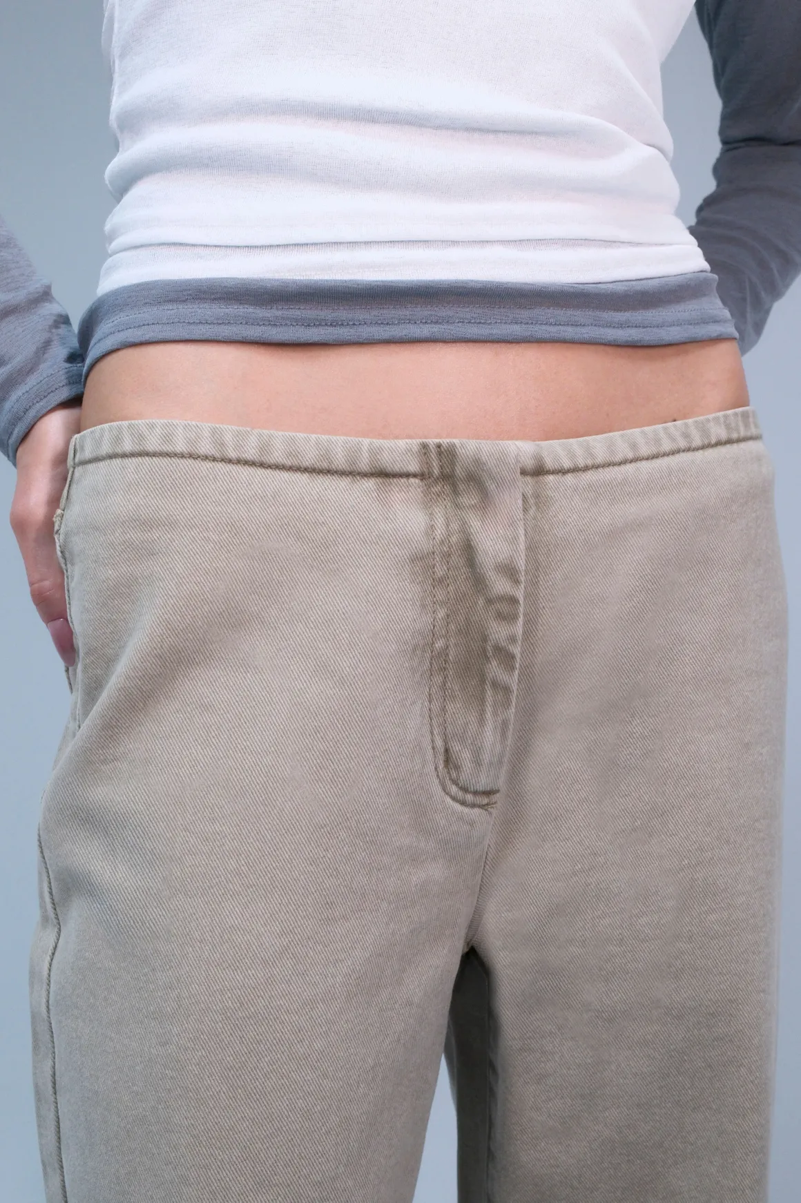 Jean Taille Basse Avec Détail Taille Découpée Et Jambe Large
