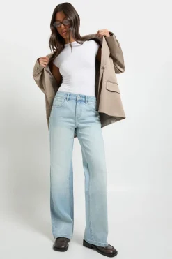 Jean taille basse à jambe droite