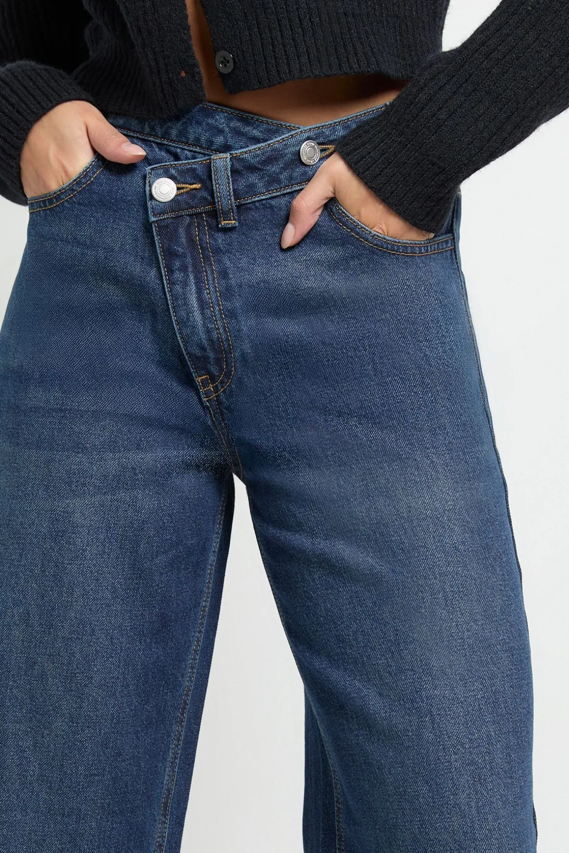 Jean Taille Haute à Ceinture Croisée et Jambes Larges