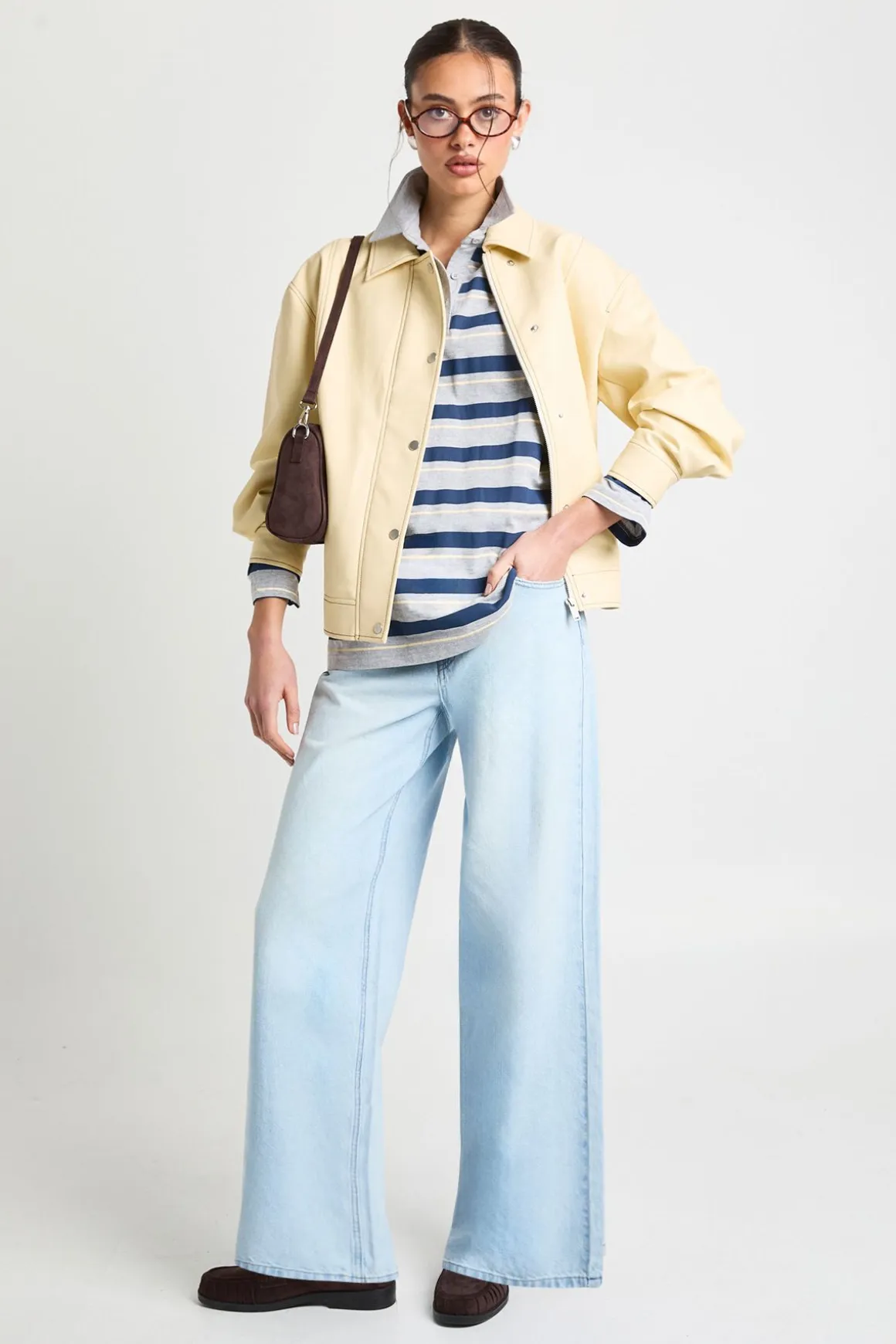 Jean Taille Haute à Ceinture Croisée et Jambes Larges