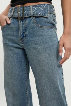 Jean taille haute à jambes larges avec ceinture ornée