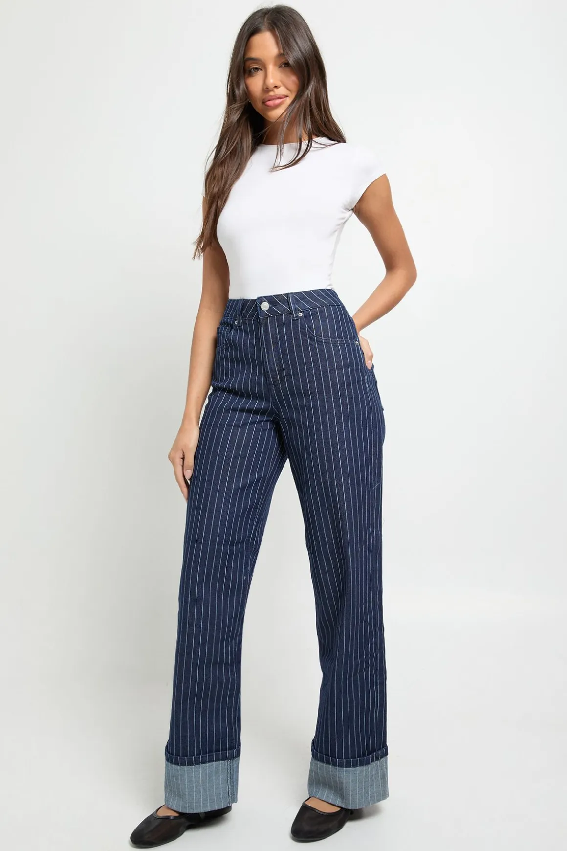 Jean à taille haute à rayures, ourlet retroussé et jambe large