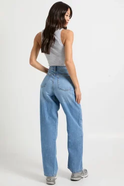 Jean Tall Basics taille haute à jambe droite
