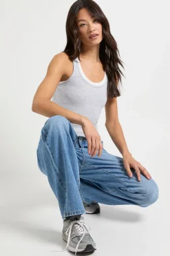 Jean Tall Basics taille haute à jambe droite