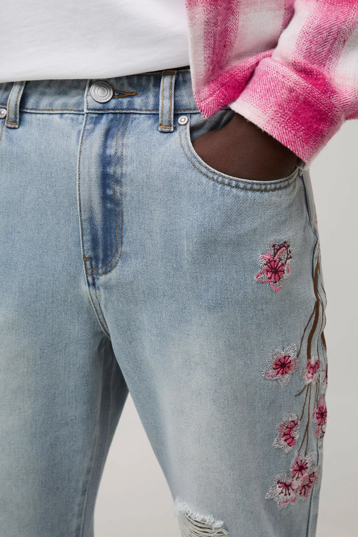 Jean Évasé Brodé Floral Effet Usé À Ourlet Défait