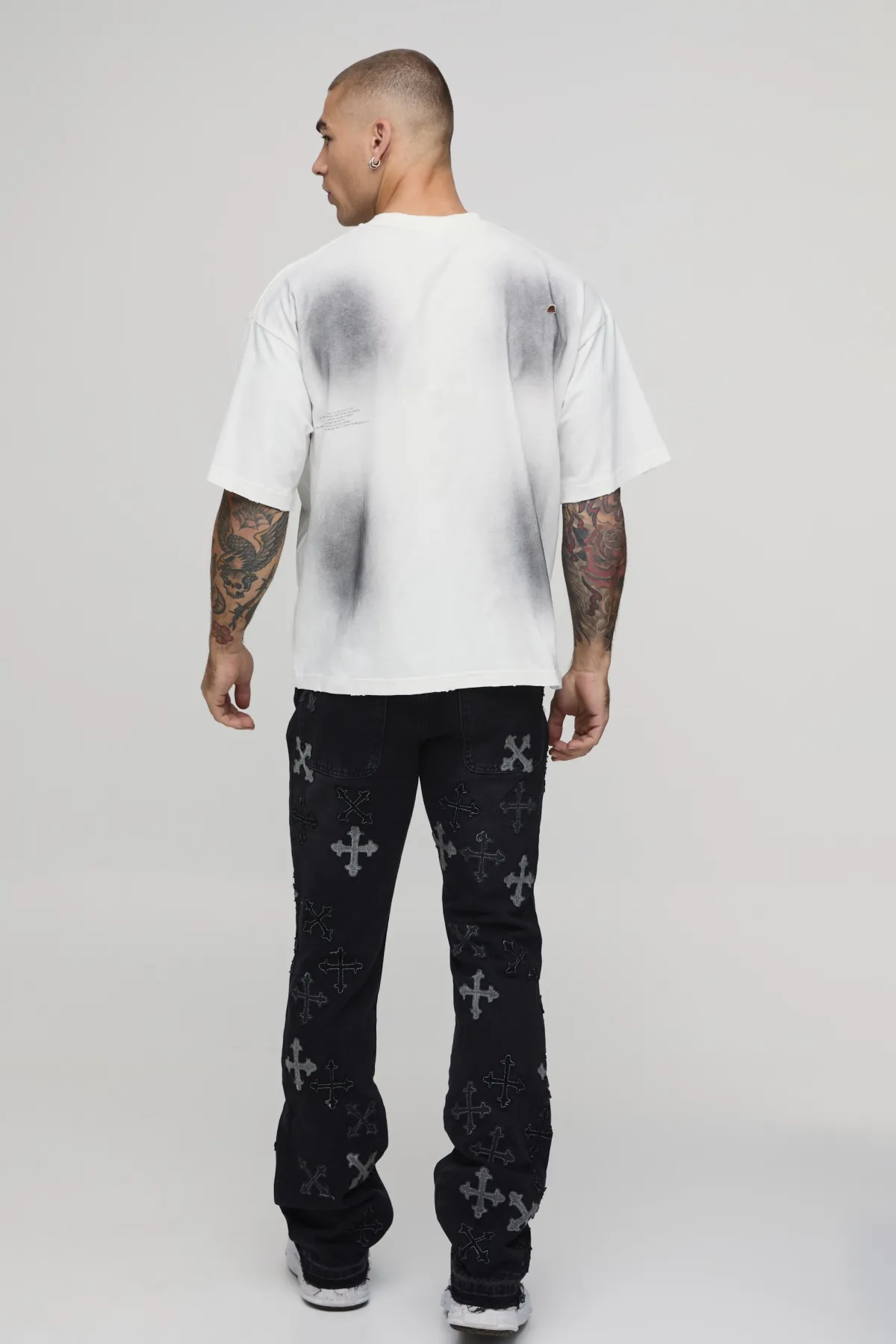 boohooMAN Jean Évasé Empilé À Gousset Appliqué Vieilli Et Ourlet Brut<Homme Denim|Denim