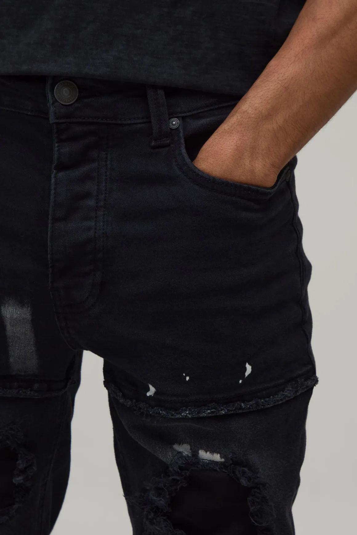 Jean Évasé Skinny Empilé À Effilochage Extrême Avec Éclaboussures De Peinture