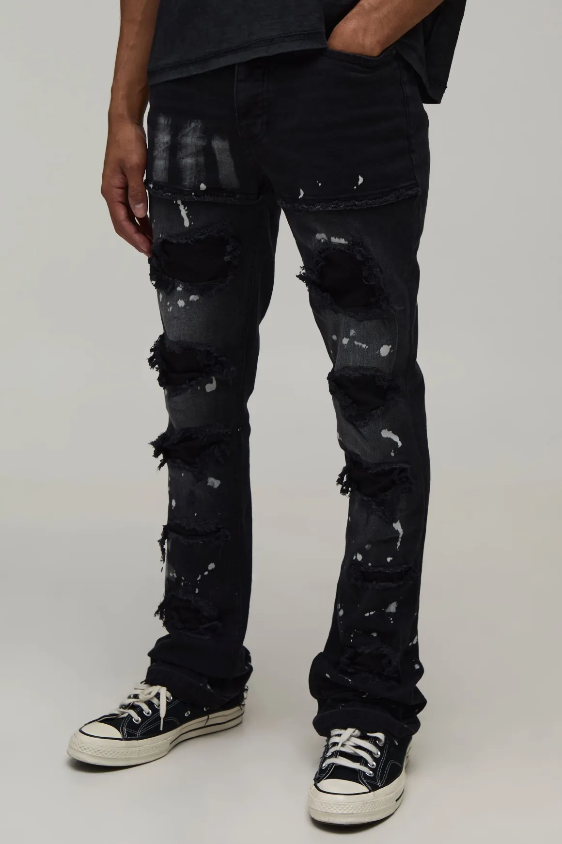 Jean Évasé Skinny Empilé À Effilochage Extrême Avec Éclaboussures De Peinture