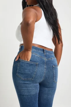 Jean évasé à taille haute pour rehausser le fessier