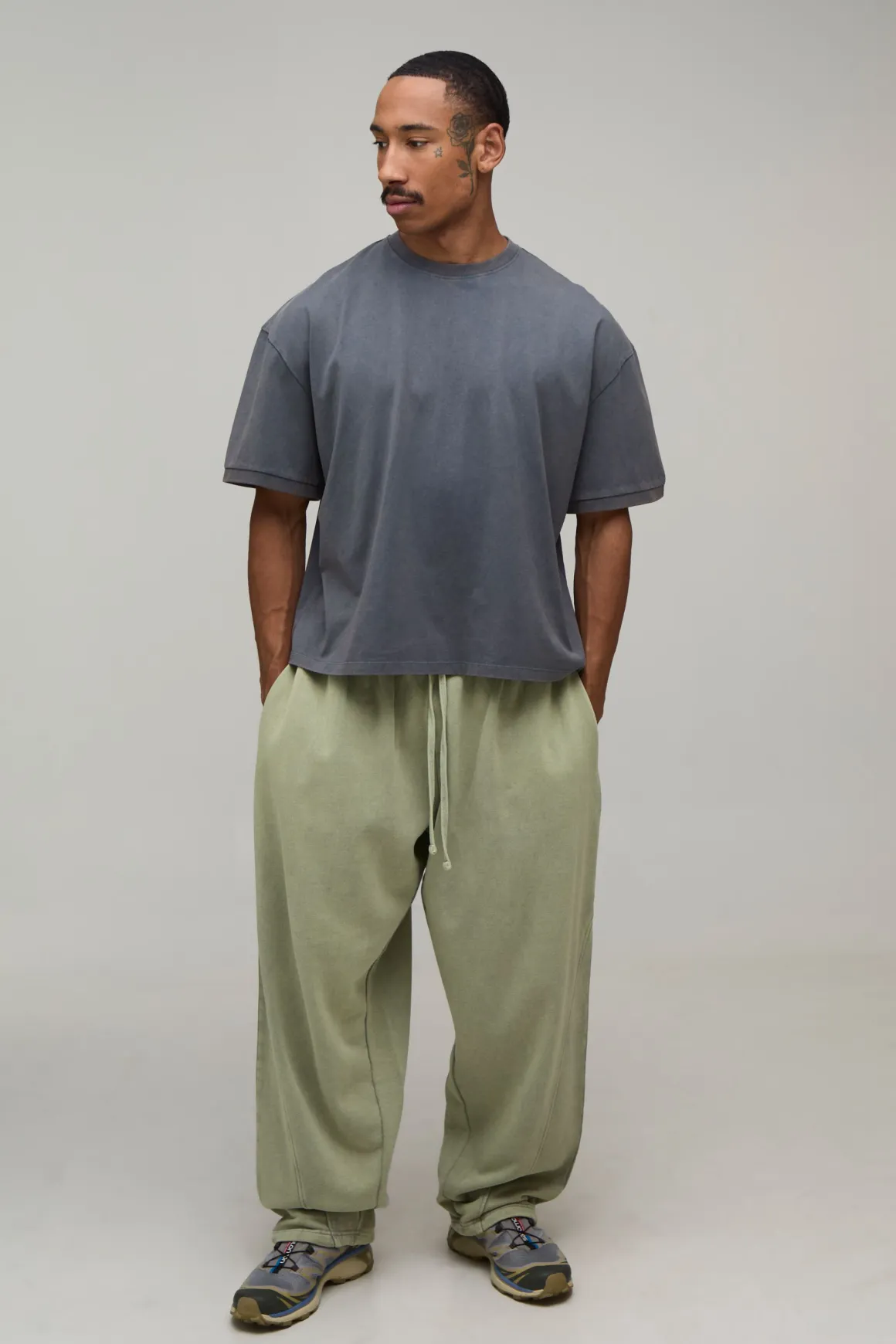 Jogger Coupe Baggy Avec Coutures Apparentes, Finition Délavée Et Cordon De Serrage À L'ourlet