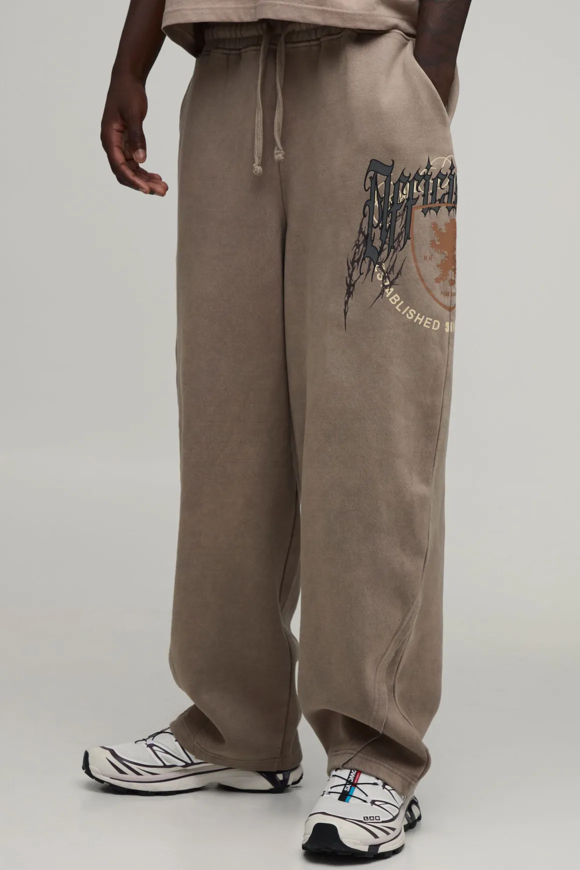 Jogger Délavé Coupe Ballon Avec Détails De Coutures Gothiques